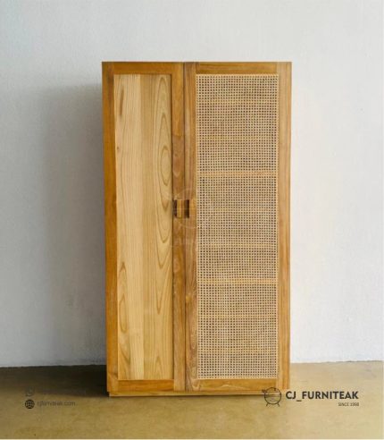 Lemari Pakaian Pintu Rotan Minimalis