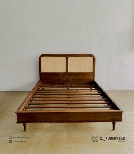 Tempat Tidur Jati Minimalis