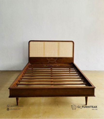 Tempat Tidur Jati Rotan