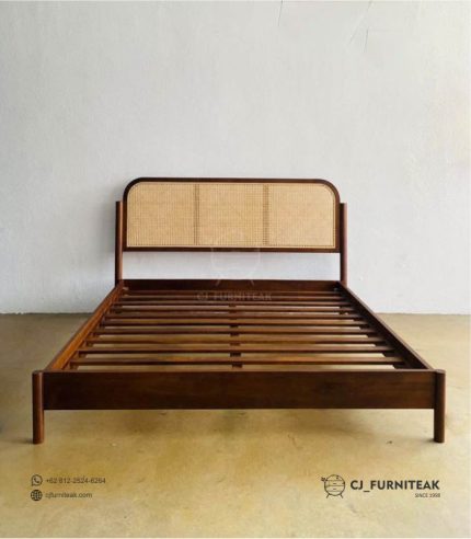 Tempat Tidur Jati Rotan Klasik